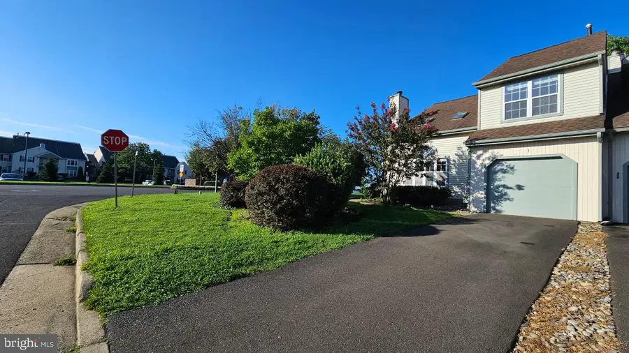 1 Laurel Cir, Newtown, PA 18940 - #3