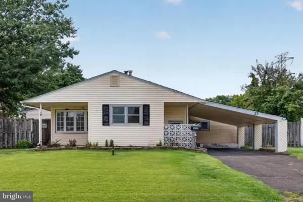 23 Disk Ln, LEVITTOWN, PA 19055