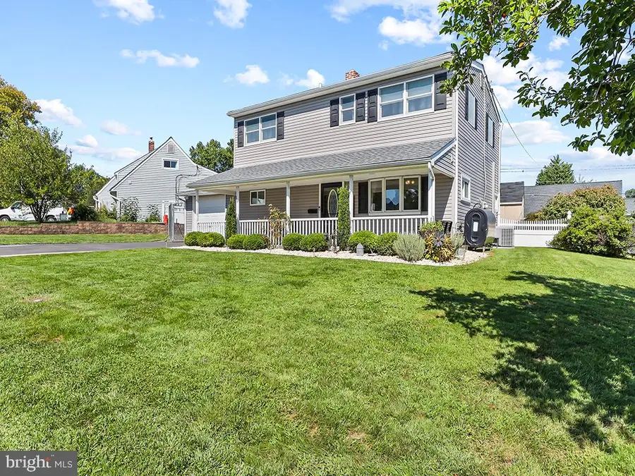 10 Apricot Ln, Levittown, PA 19055 - #2