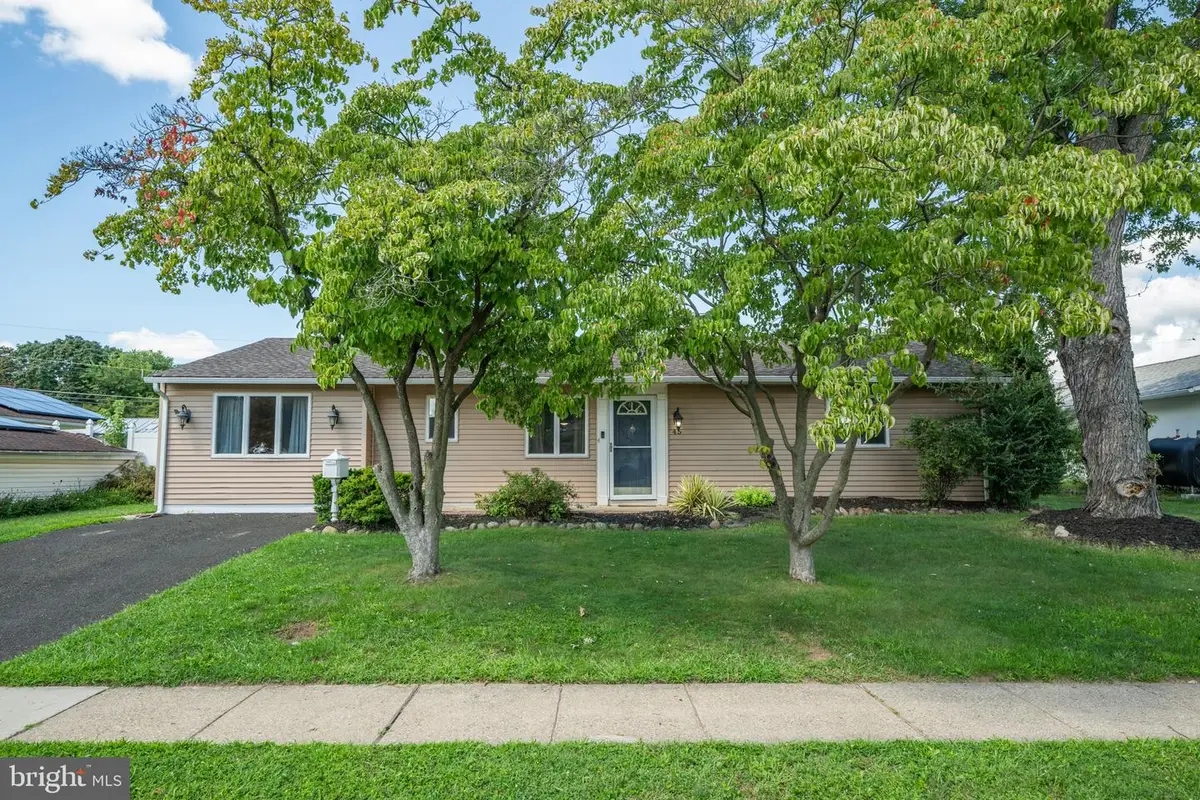 45 Schoolhouse Ln, Levittown, PA 19055 - #1