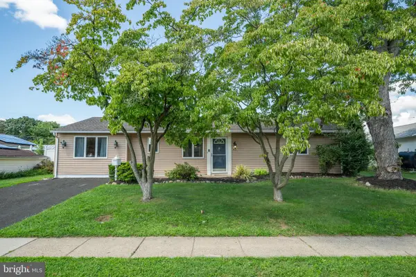 45 Schoolhouse Ln, LEVITTOWN, PA 19055