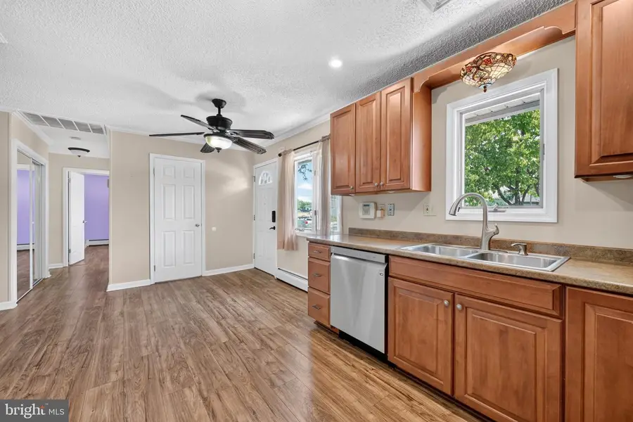 45 Schoolhouse Ln, Levittown, PA 19055 - #3