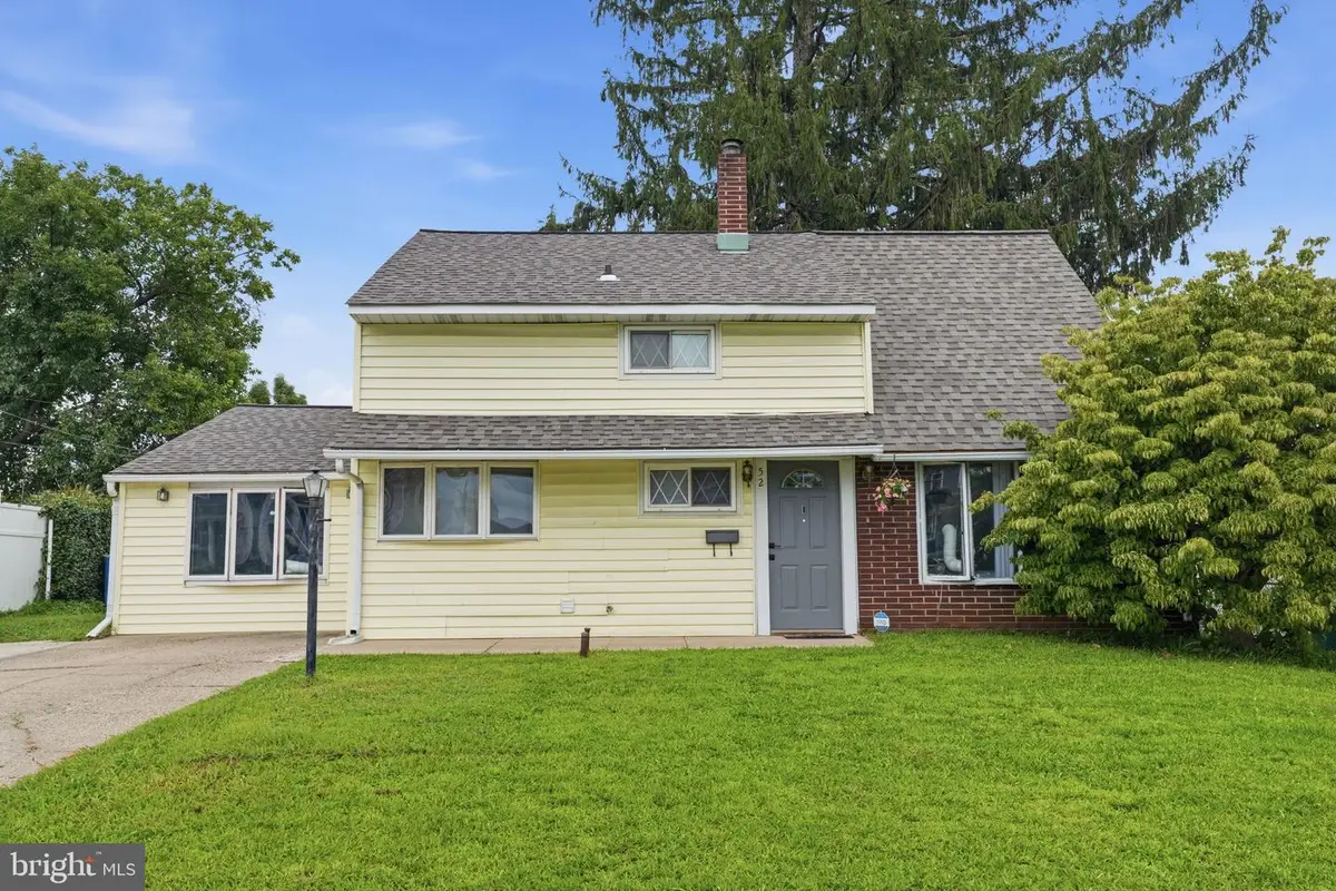52 Robin Hill Ln, Levittown, PA 19055 - #1
