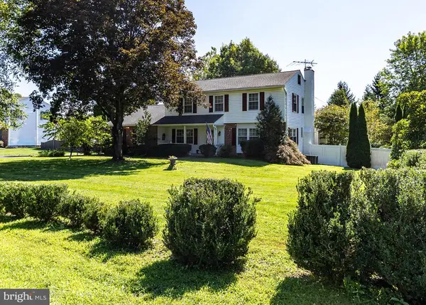 28 Valley View Dr, FOUNTAINVILLE, PA 18923