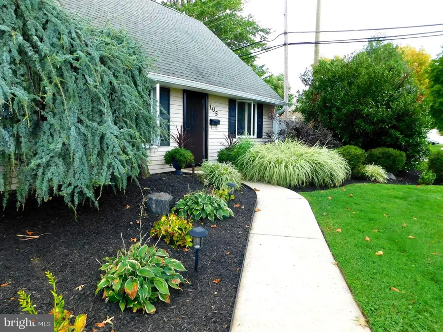 105 Queen Lily Rd, Levittown, PA 19057 - #2