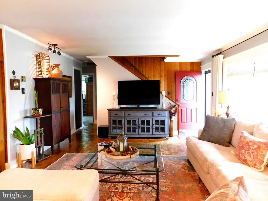 105 Queen Lily Rd, Levittown, PA 19057 - #3