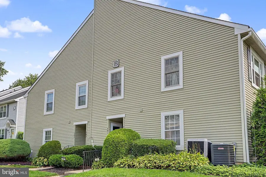 702 E Parker St, Langhorne, PA 19047 - #2