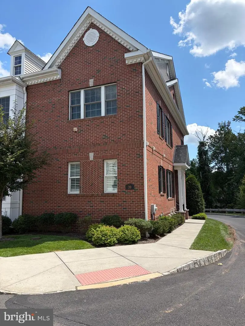 39 Creekview Ln, Yardley, PA 19067 - #2