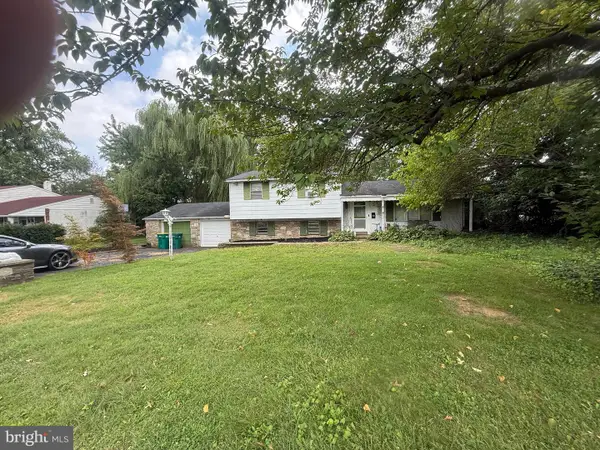 2072 Hansell Dr, BENSALEM, PA 19020