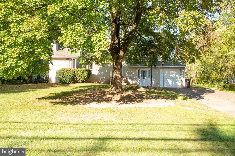 921 W Bristol Rd, Warminster, PA 18974 - #2