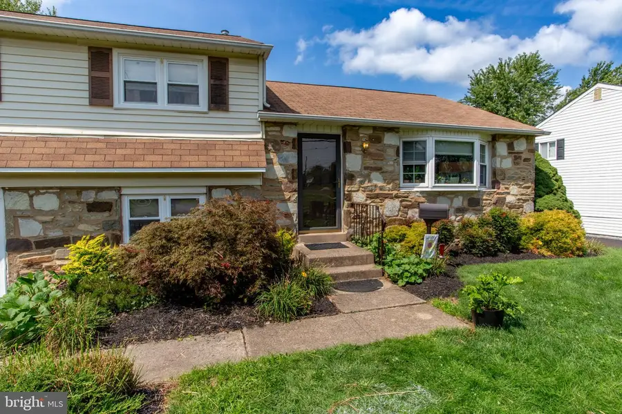 1212 Dahlia Rd, Warminster, PA 18974 - #3