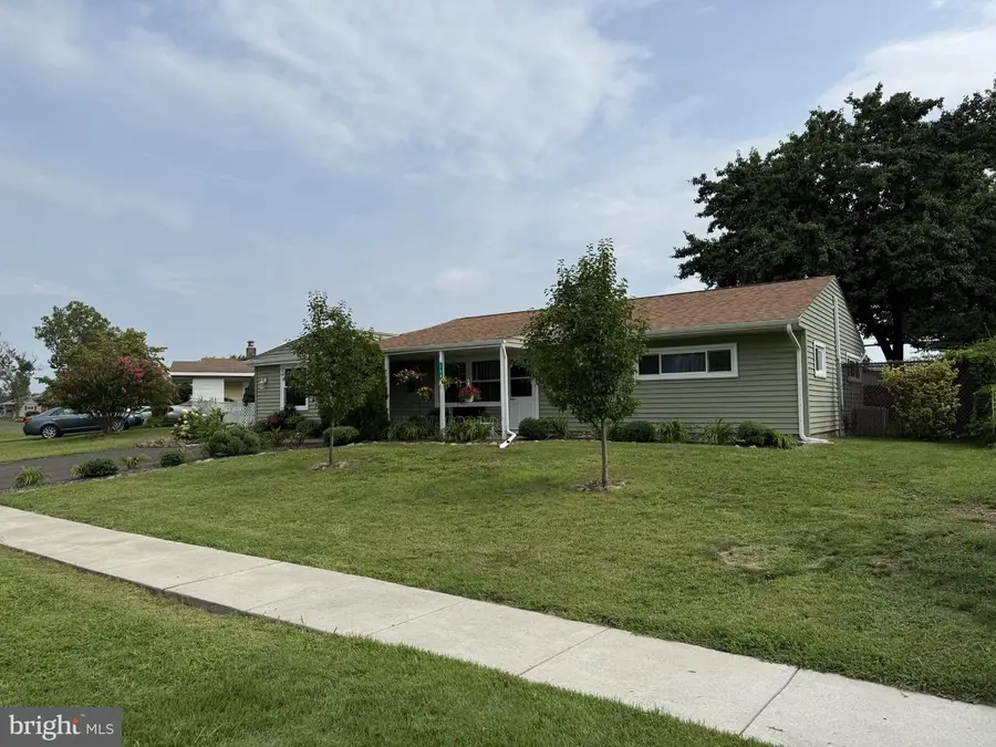 129 Dogwood Dr, Levittown, PA 19055 - #2