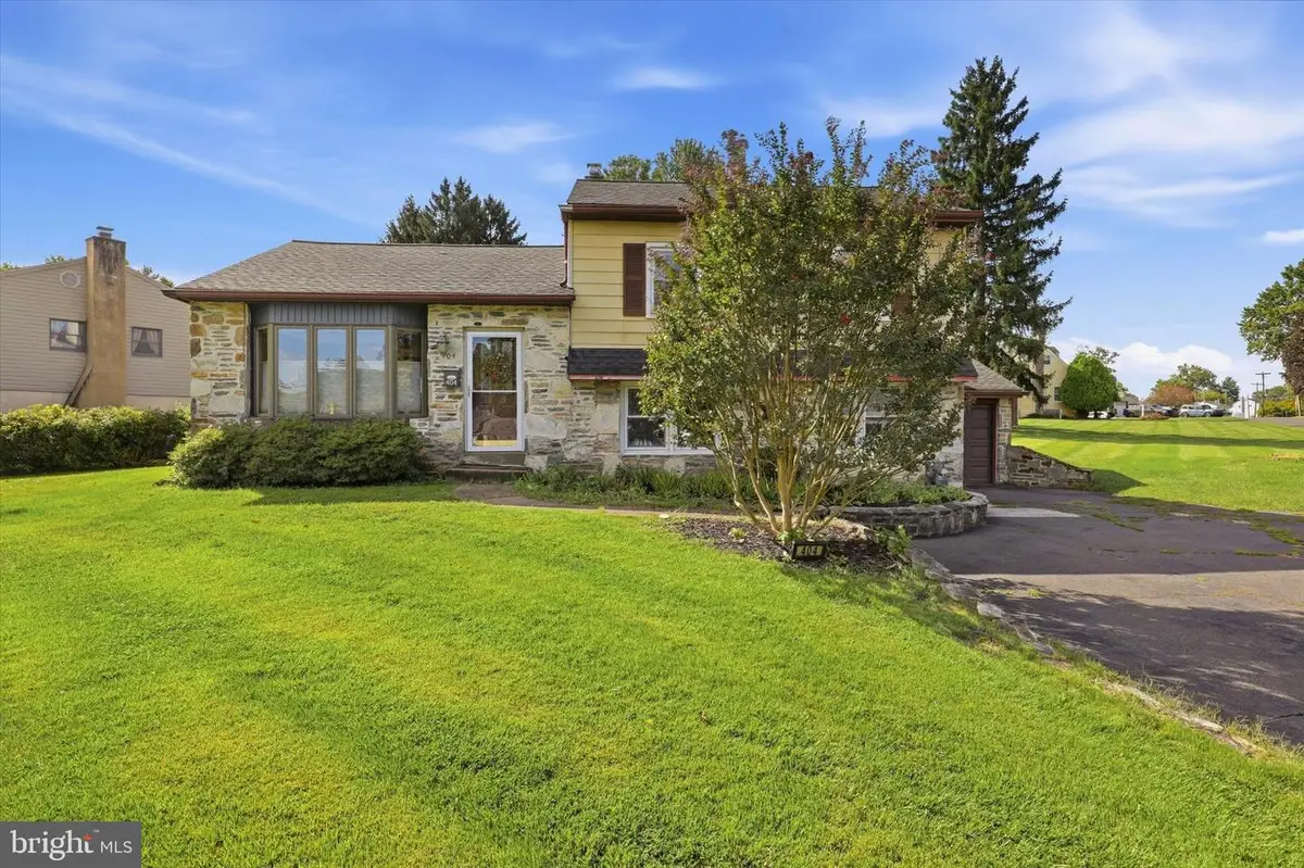 404 Shallcross Rd, Southampton, PA 18966 - #1