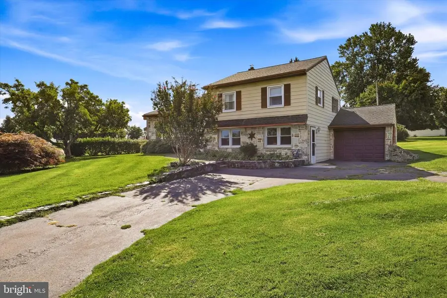 404 Shallcross Rd, Southampton, PA 18966 - #2