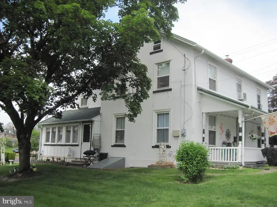 327 N 5th St, Perkasie, PA 18944 - #3