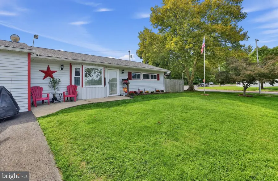 2 Idlewild Rd, Levittown, PA 19057 - #2