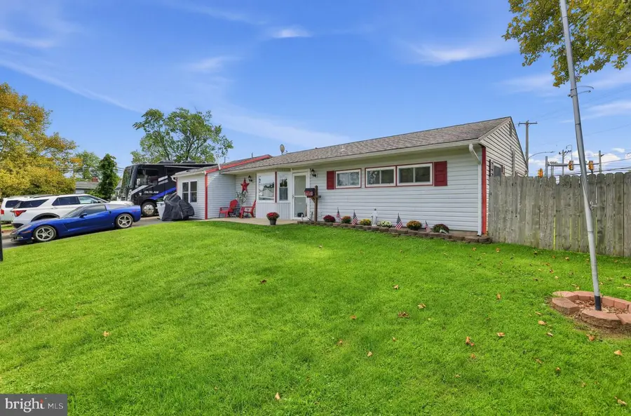 2 Idlewild Rd, Levittown, PA 19057 - #3