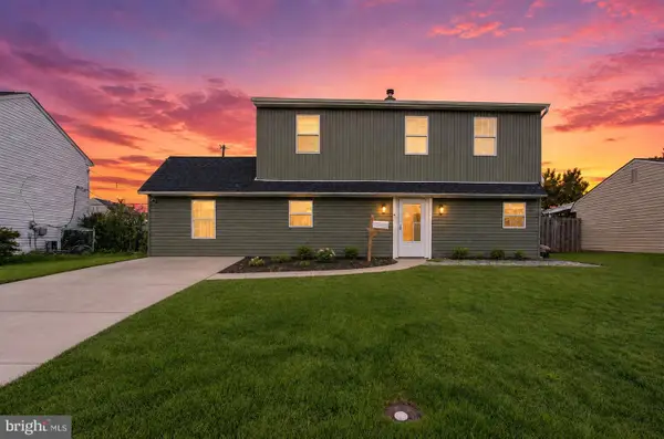19 Narcissus Lane, LEVITTOWN, PA 19054