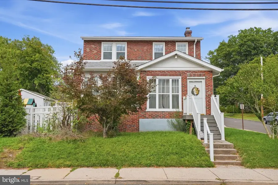 411 E Walnut St, Perkasie, PA 18944 - #2