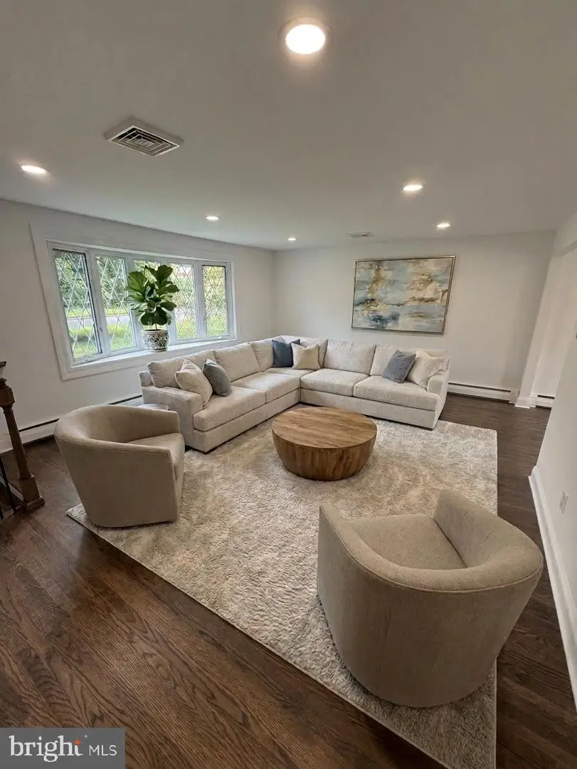 698 Beverly Rd, Southampton, PA 18966 - #2
