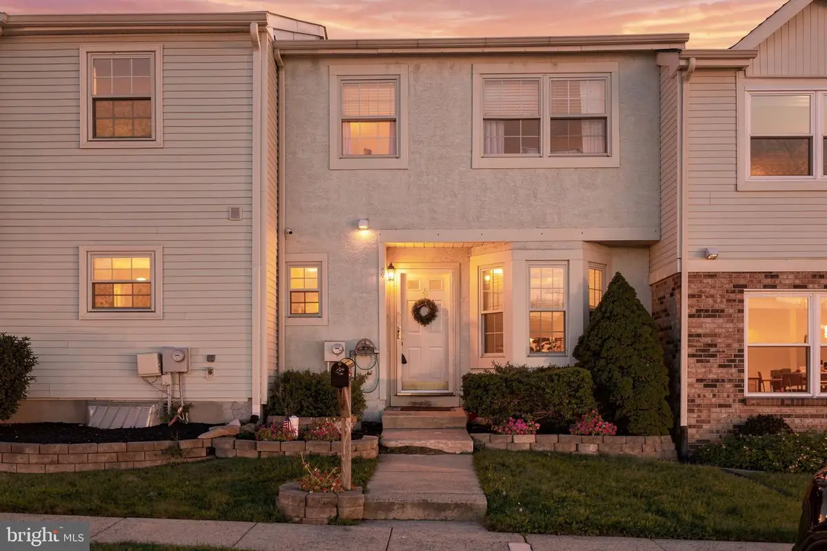 325 Wayne Ct, Holland, PA 18966 - #1