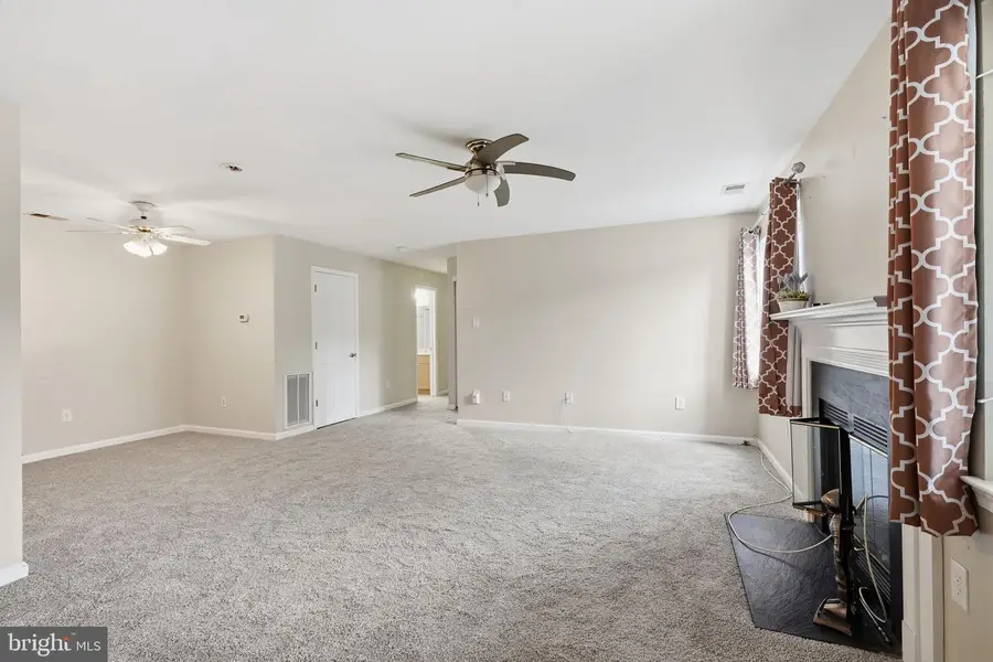 146 Naomi Ct, Levittown, PA 19057 - #3