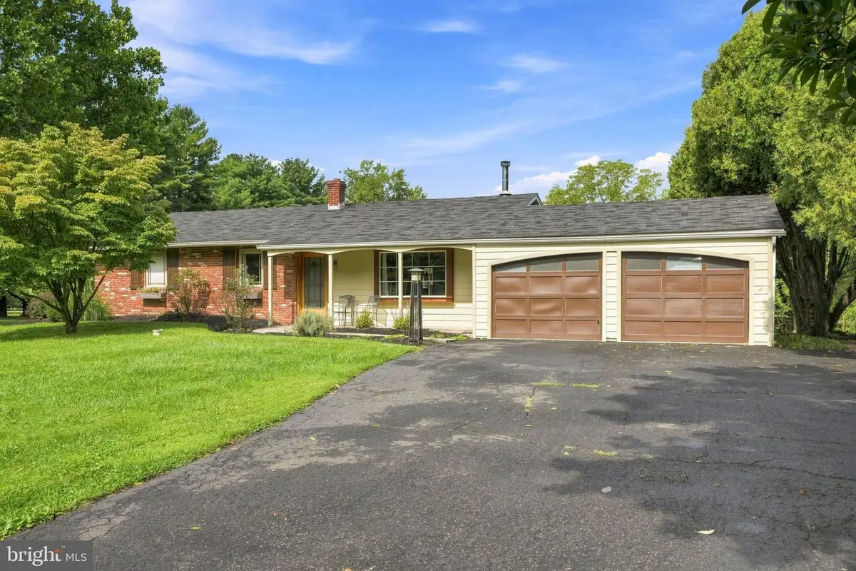272 W Sandy Ridge Rd, Doylestown, PA 18901 - #1