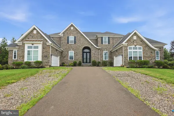 7 Oxford Dr, IVYLAND, PA 18974