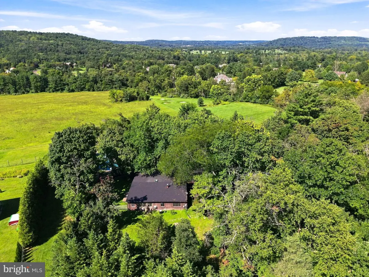 195 Woodhill Rd, Newtown, PA 18940 - #1