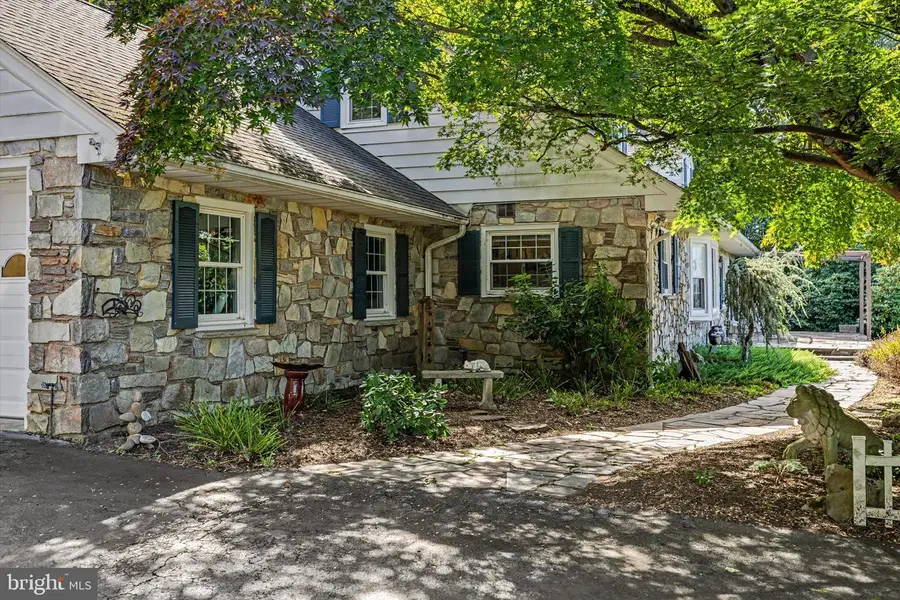 99 Pickwick Dr, Doylestown, PA 18901 - #2