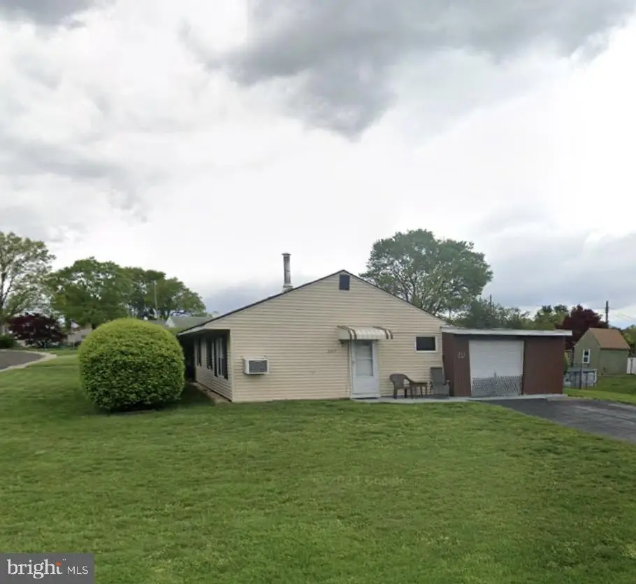 265 Wyandotte Rd, Fairless Hills, PA 19030 - #1
