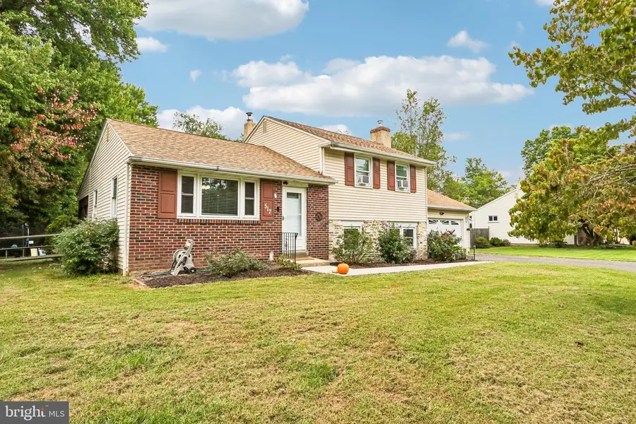 517 Lexington Ave, Chalfont, PA 18914 - #3