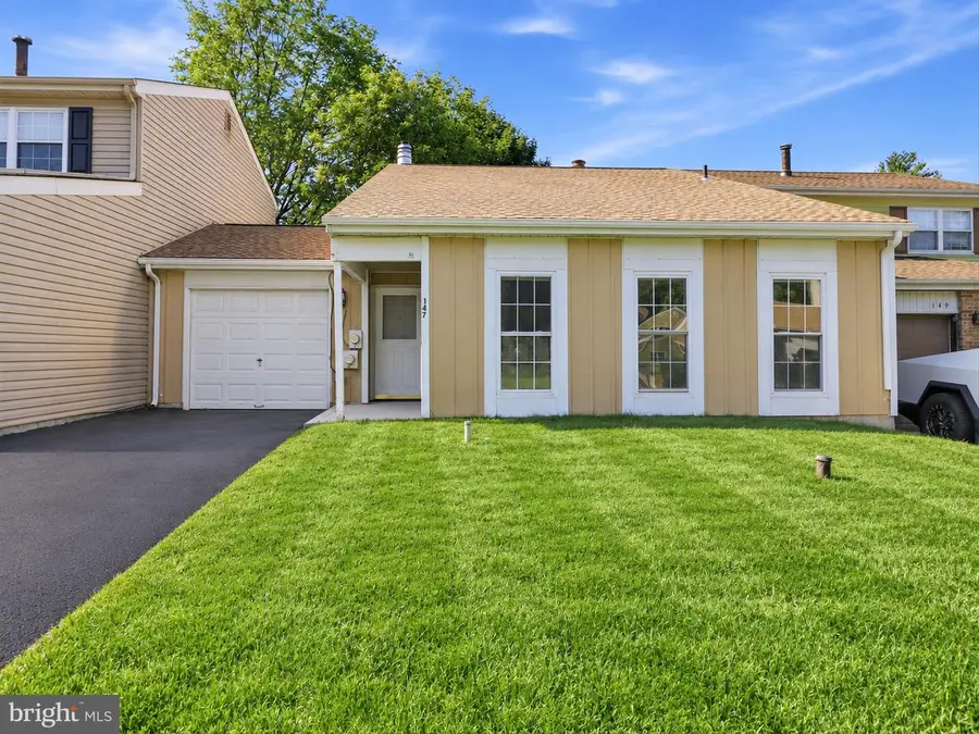 147 Commonwealth Dr, Newtown, PA 18940 - #2