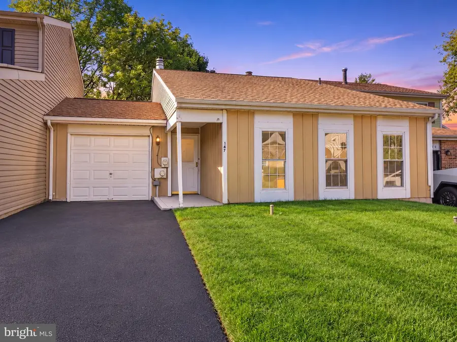 147 Commonwealth Dr, Newtown, PA 18940 - #3