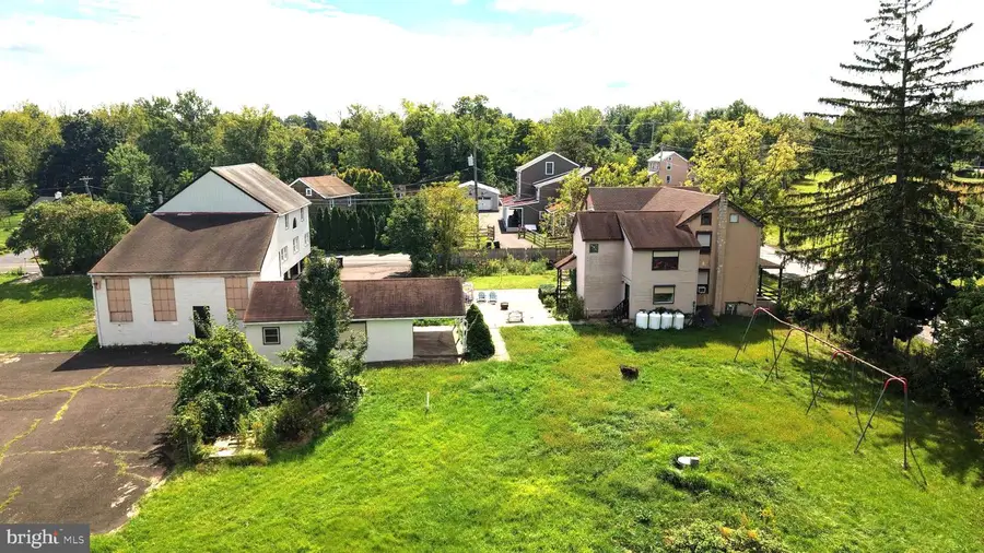 2 Creek Rd, Chalfont, PA 18914 - #2