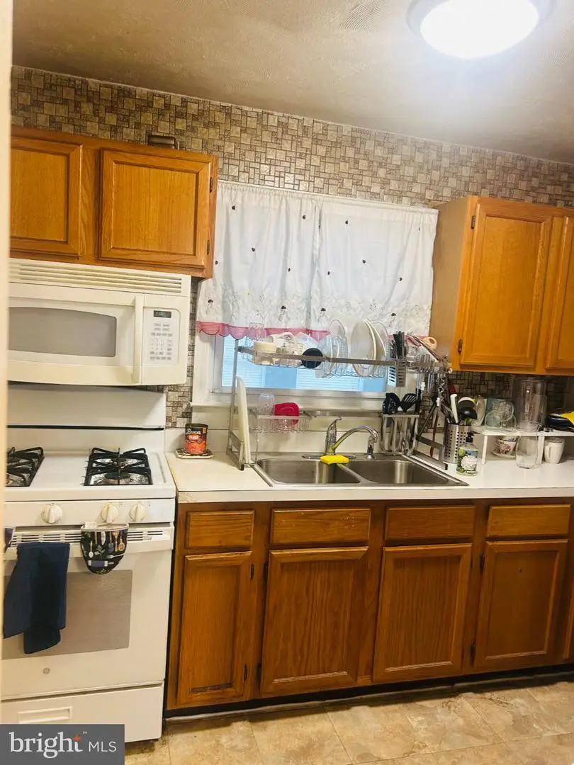 5621 Mitchell Rd, Levittown, PA 19057 - #3