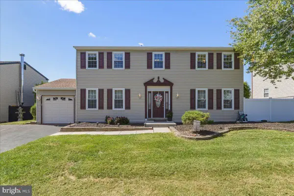 1527 Barnswallow Dr, BENSALEM, PA 19020
