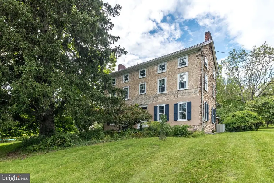 345 Park Ave, Chalfont, PA 18914 - #2