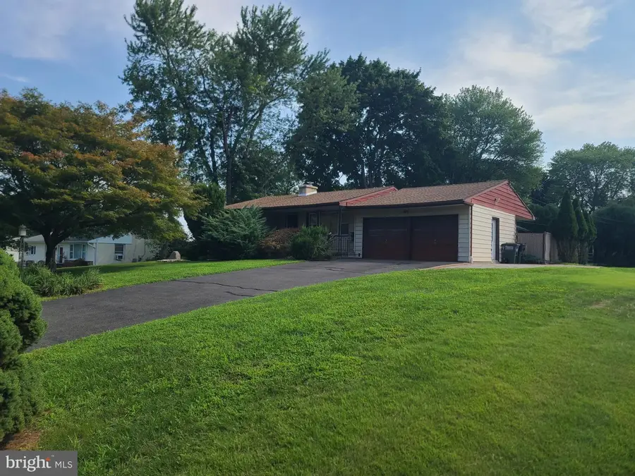 49 Twist Dr, Southampton, PA 18966 - #2
