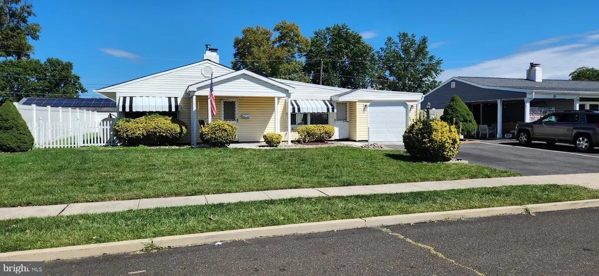 32 Freedom Ln, Levittown, PA 19055 - #1