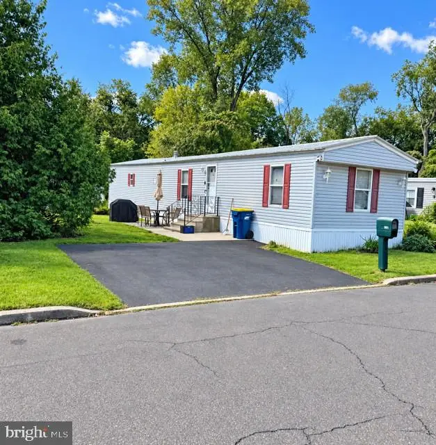 9911 Lindley Dr, Morrisville, PA 19067 - #1