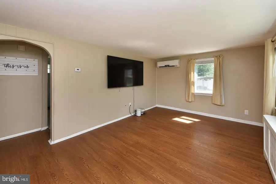 541 Highland Ave, Feasterville Trevose, PA 19053 - #3
