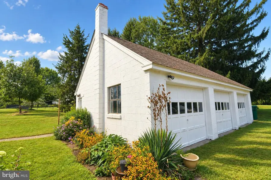 5553 Swamp Rd, Fountainville, PA 18923 - #2