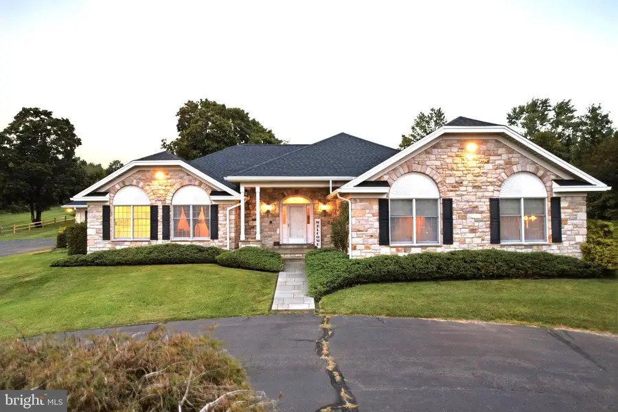 225 Grove Valley Ct, Chalfont, PA 18914 - #2