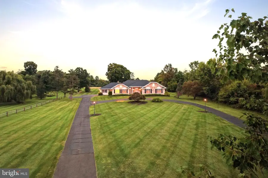 225 Grove Valley Ct, Chalfont, PA 18914 - #3