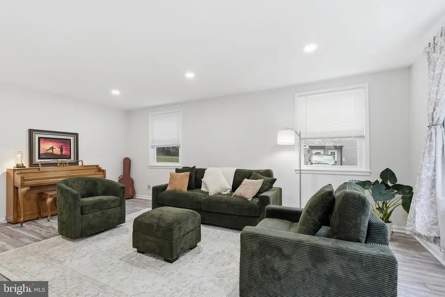121 Trevose Rd, Lower Southampton, PA 19053 - #3