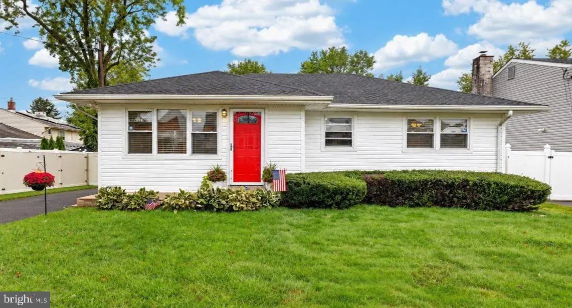 605 W Palmer St, Morrisville, PA 19067 - #1