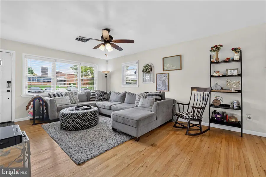 605 W Palmer St, Morrisville, PA 19067 - #2