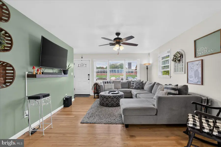 605 W Palmer St, Morrisville, PA 19067 - #3