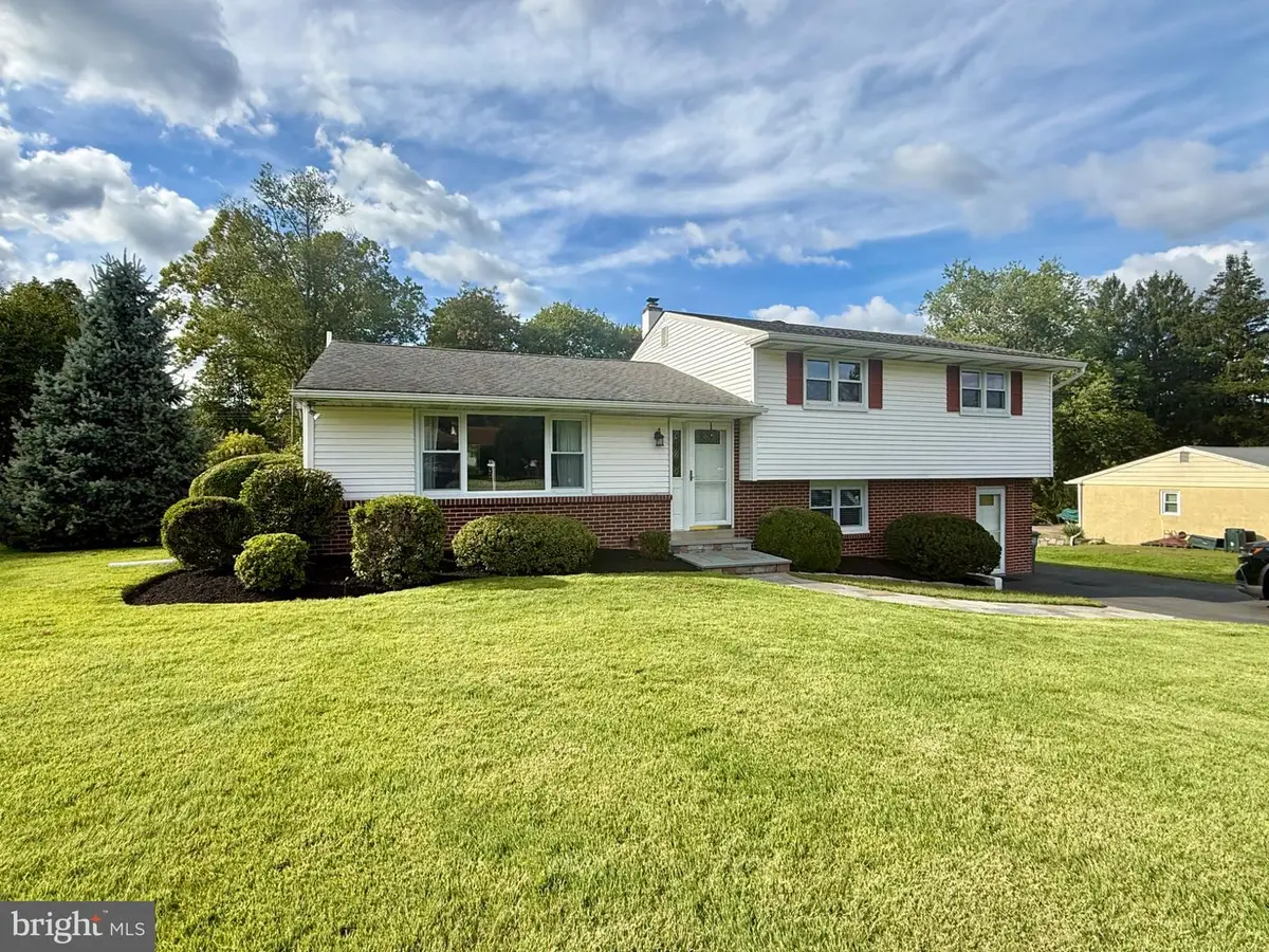 526 Buck Rd, Southampton, PA 18966 - #1